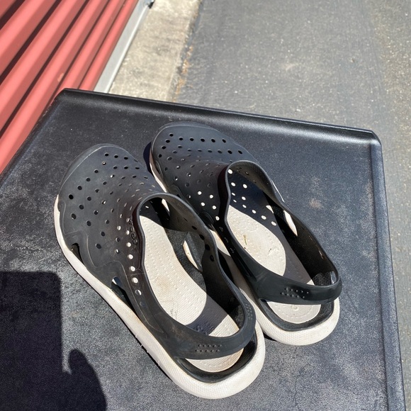 Crocs Men's Swiftwater Wave Graphite / Black Ankle-High Rubber Slip-On Shoes - Picture 6 of 13